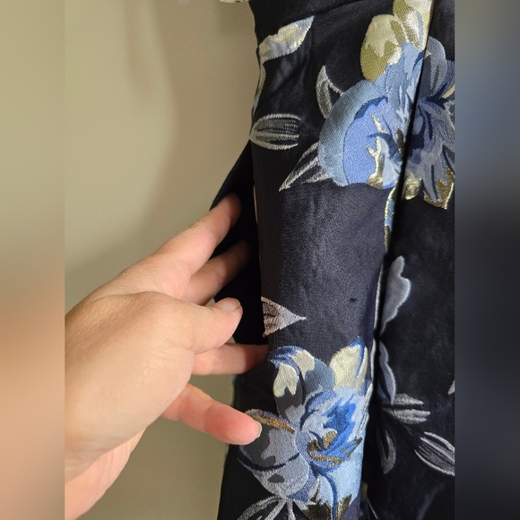 JULES &‎ CLEO (David's Bridal), Plunging Metallic Floral Brocade A-Line Dress, 6 - Picture 8 of 16